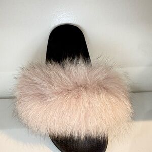 GOLDEN ROAD   Women's Faux Fur Slides, Open Toe Cute Fur Slippers, Comfortable